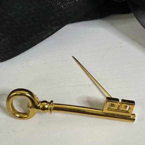 Givenchy Gold Decorative Key Accent broach, pin - Picture 3 of 3